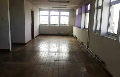 Imagem: O depósito possui 320m² de Área e está localizado em Santo