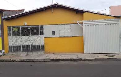 Imagem: A casa possui 2 Dormitórios, 1 Banheiro, 70m² de Área e