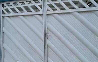 Imagem: A casa possui 2 Dormitórios, 1 Banheiro, 1 Vaga na garagem