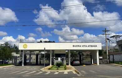 Imagem: A casa em condomínio possui 4 Dormitórios, 5 Banheiros, 2