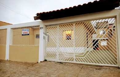 Imagem: A casa possui 4 Dormitórios, 3 Banheiros, 5 Vagas na garagem