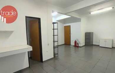 Imagem: O depósito possui 1 Vaga na garagem e 30m² de Área e está