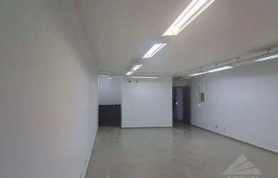 Imagem: O depósito possui 1 Vaga na garagem e 60m² de Área e está