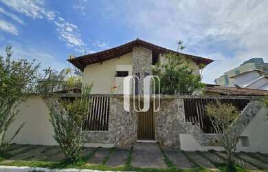 Imagem: A casa possui 4 Dormitórios, 4 Banheiros, 4 Vagas na garagem