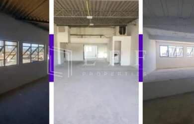 Imagem: O depósito possui 5 Vagas na garagem, 933m² de Área e está