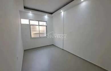 Imagem 13: Kitnet/Conjugado - / Residencial / Glória