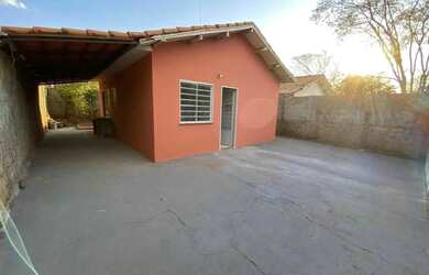 Imagem: A casa possui 2 Dormitórios, 2 Banheiros e está localizado