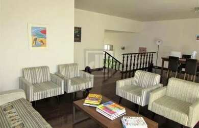 Imagem: A casa possui 5 Dormitórios, 3 Banheiros, 5 Vagas na garagem