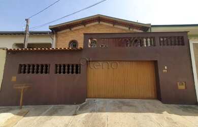 Imagem: A casa possui 4 Dormitórios, 2 Banheiros, 4 Vagas na garagem