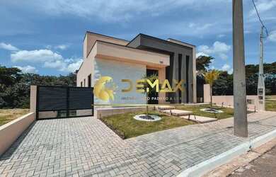 Imagem: A casa possui 3 Dormitórios, 5 Banheiros, 5 Vagas na garagem