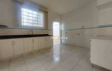 Imagem 16: Casa com 5 dormitórios à venda, 192 m² por R$ 1.200.000,00 - Centro - Pouso Alegre/MG