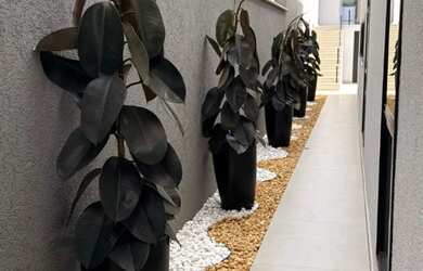 Imagem: A casa possui 3 Dormitórios, 2 Banheiros, 4 Vagas na garagem