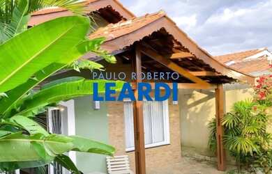 Imagem: A casa possui 3 Dormitórios, 3 Banheiros, 2 Vagas na garagem