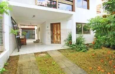 Imagem 2: Casa em Porto Alegre, no bairro Hípica, com 3 dormitório s , e 3 banheiros,...