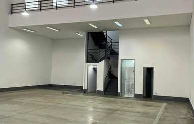 Imagem 2: Galpão Comercial de 288m² para Locação em Cotia-SP, Jardim Fontana...