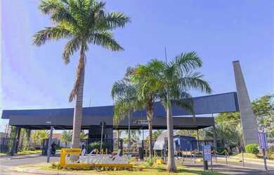 Imagem: A casa possui 2 Dormitórios, 1 Banheiro, 2 Vagas na garagem