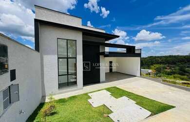 Imagem: A casa em condomínio possui 3 Dormitórios, 2 Banheiros, 4