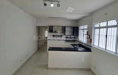 Imagem: A casa possui 3 Dormitórios, 2 Banheiros, 3 Vagas na garagem