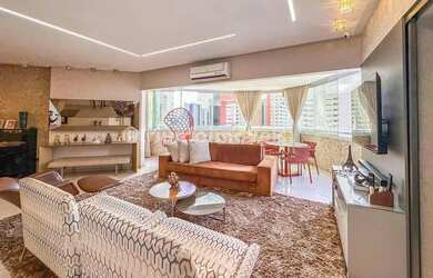 Imagem: O apartamento possui 4 Dormitórios, 1 Banheiro, 5 Vagas na