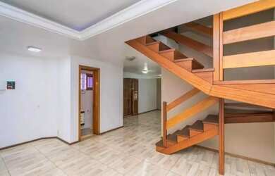 Imagem: A casa possui 3 Dormitórios, 4 Banheiros, 3 Vagas na garagem