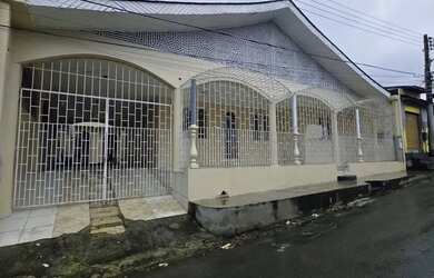 Imagem: A casa possui 4 Dormitórios, 4 Banheiros, 2 Vagas na garagem