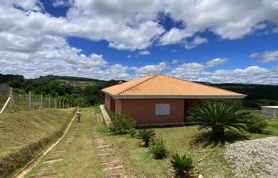 Imagem: A chácara possui 2.000m² de Área e está localizado em Piraporão