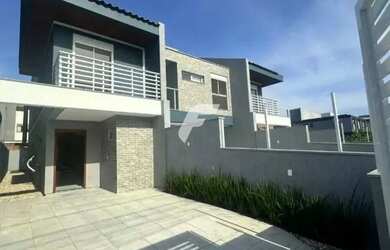 Imagem: A casa possui 3 Dormitórios, 3 Banheiros, 2 Vagas na garagem