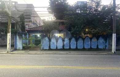 Imagem: A casa possui 3 Dormitórios, 2 Banheiros e 120m² de Área