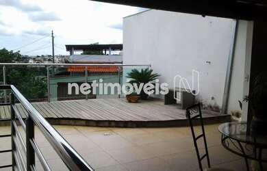 Imagem: A casa possui 3 Dormitórios, 1 Banheiro, 2 Vagas na garagem