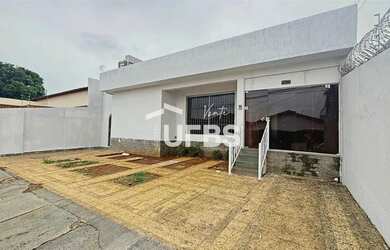 Imagem: O depósito possui 4 Vagas na garagem, 288m² de Área e está