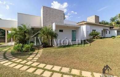 Imagem: A casa em condomínio possui 5 Dormitórios, 5 Banheiros, 4