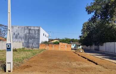 Imagem: O terreno possui 240m² de Área e está localizado em George