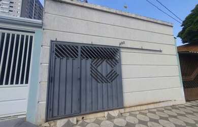 Imagem: A casa possui 3 Dormitórios, 2 Banheiros, 1 Vaga na garagem