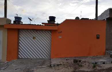 Imagem: A casa possui 2 Dormitórios, 1 Banheiro, 1 Vaga na garagem