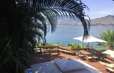 Imagem: A casa possui 5 Dormitórios, 5 Banheiros, 4 Vagas na garagem