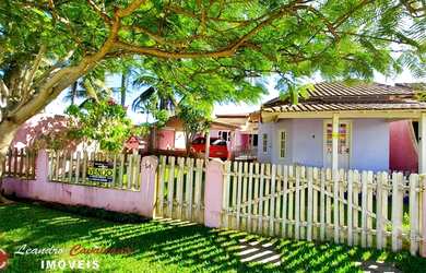 Imagem: A casa possui 4 Dormitórios, 3 Banheiros, 2 Vagas na garagem