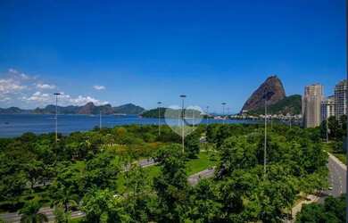 Imagem 3: Espetacular 4 dormitórios 2 suites sendo uma Master, 2 banheiros Reformados...