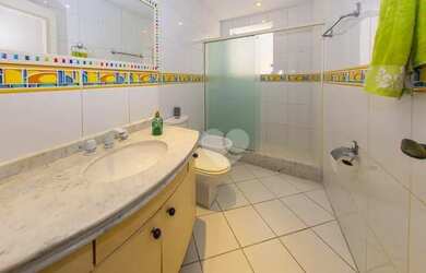 Imagem 16: Espetacular 4 dormitórios 2 suites sendo uma Master, 2 banheiros Reformados...