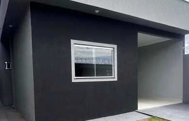 Imagem: A casa possui 3 Dormitórios, 2 Banheiros, 1 Vaga na garagem