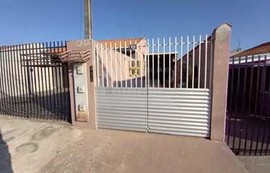 Imagem: A casa possui 2 Dormitórios, 1 Banheiro, 1 Vaga na garagem