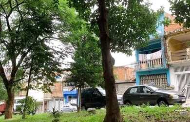 Imagem: A casa possui 5 Dormitórios, 4 Banheiros, 1 Vaga na garagem