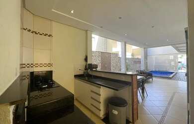 Imagem: A casa em condomínio possui 3 Dormitórios, 4 Banheiros, 5