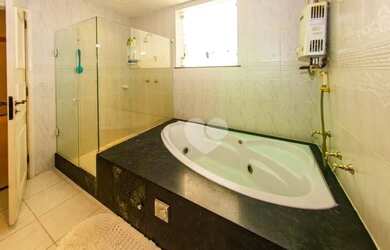 Imagem 12: Espetacular 4 dormitórios 2 suites sendo uma Master, 2 banheiros Reformados...