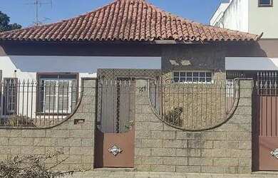 Imagem: A casa possui 3 Dormitórios, 4 Banheiros, 2 Vagas na garagem