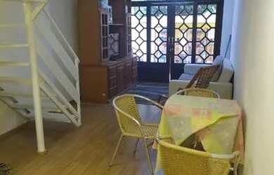 Imagem: A casa em condomínio possui 2 Dormitórios, 3 Banheiros, 2