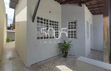 Imagem: A casa possui 2 Dormitórios, 2 Banheiros, 2 Vagas na garagem