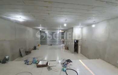 Imagem: O depósito possui 4 Vagas na garagem, 300m² de Área e está