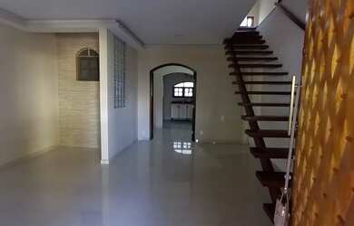 Imagem: A casa possui 5 Dormitórios, 5 Banheiros, 3 Vagas na garagem