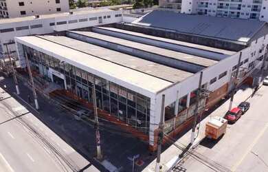 Imagem: O depósito possui 1.960m² de Área e está localizado em