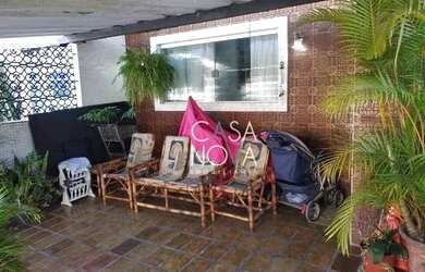 Imagem: A casa possui 3 Dormitórios, 2 Banheiros, 2 Vagas na garagem